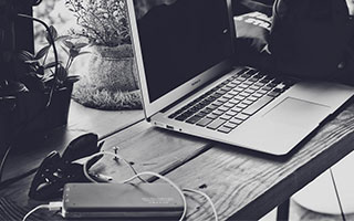 0比1不敌切尔西，斯彭斯当众拒握手，唇语曝光他对主帅放这句狠话